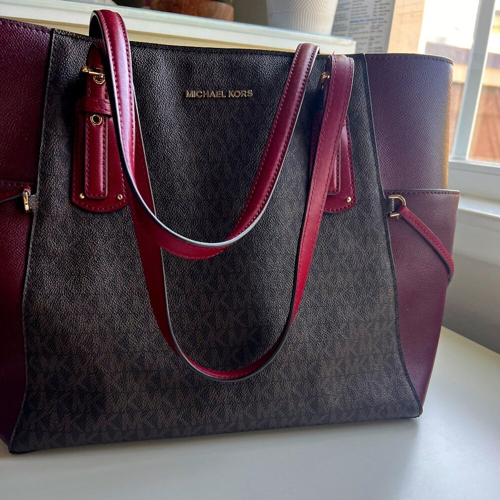 LIKE NEW MICHAEL KORS TOTE ( Burgundy & Brown )